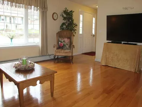 101 Pilgrim Ave, Coventry, RI 02816 photo 4