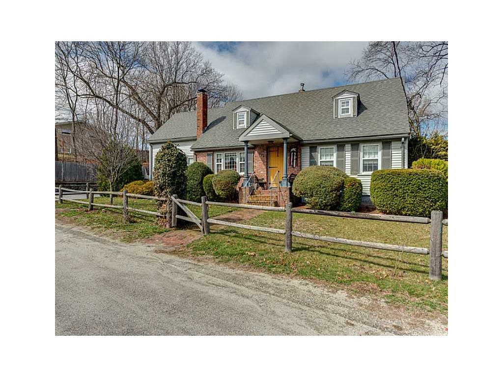 370 Dunlap St, Woonsocket, RI 02895 photo 3