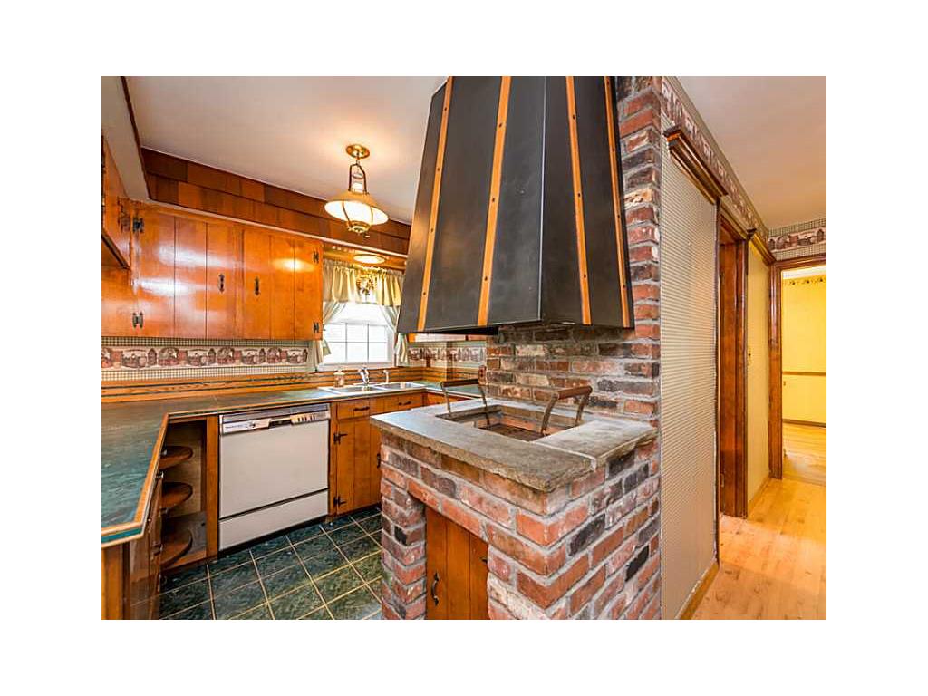 370 Dunlap St, Woonsocket, RI 02895 photo 7