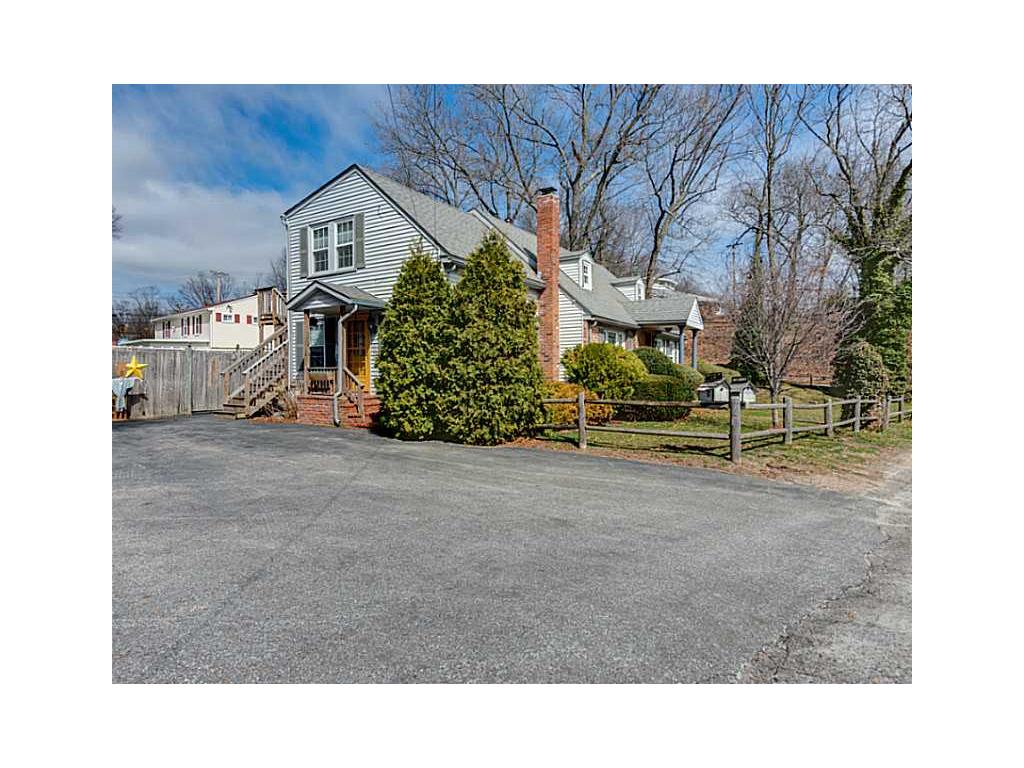 370 Dunlap St, Woonsocket, RI 02895 photo 2