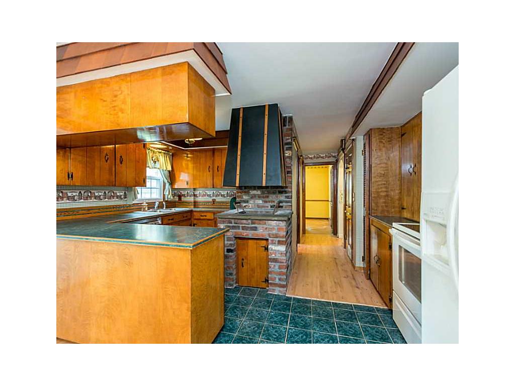 370 Dunlap St, Woonsocket, RI 02895 photo 6