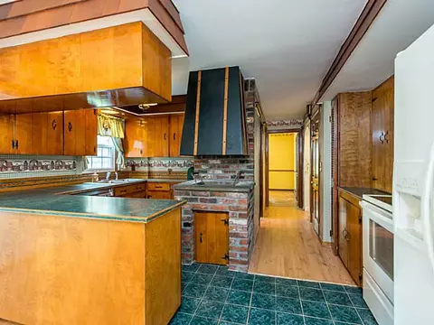 370 Dunlap St, Woonsocket, RI 02895 photo 6
