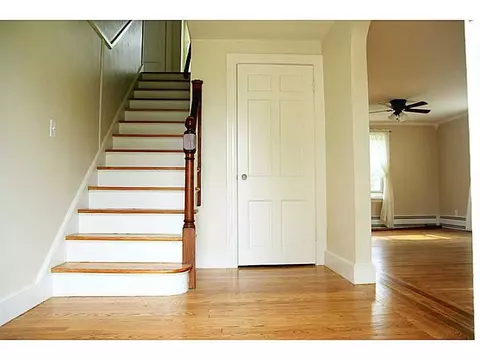 131 Harmony Ct, Warwick, RI 02889 photo 4