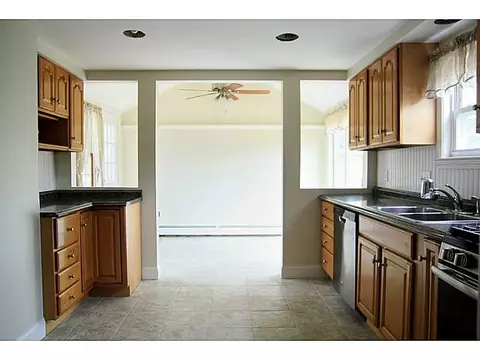 131 Harmony Ct, Warwick, RI 02889 photo 12