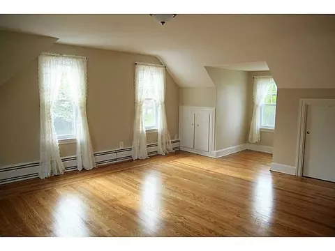 131 Harmony Ct, Warwick, RI 02889 photo 5