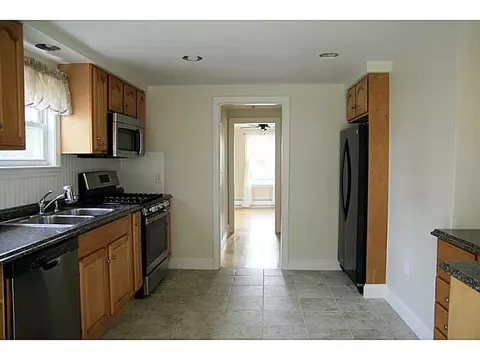 131 Harmony Ct, Warwick, RI 02889 photo 11