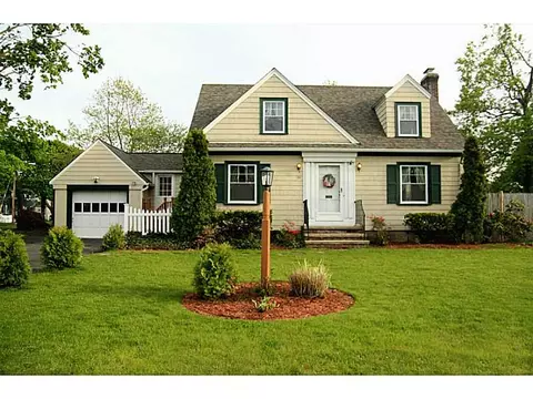 131 Harmony Ct, Warwick, RI 02889 photo 1