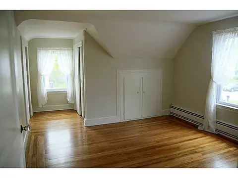 131 Harmony Ct, Warwick, RI 02889 photo 8
