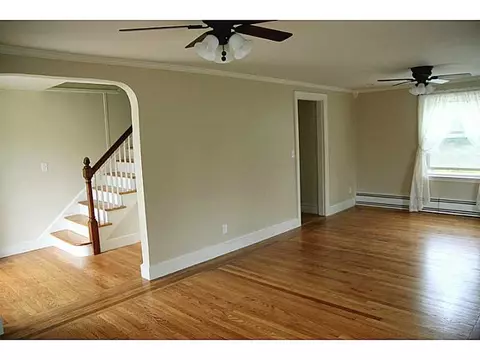131 Harmony Ct, Warwick, RI 02889 photo 3