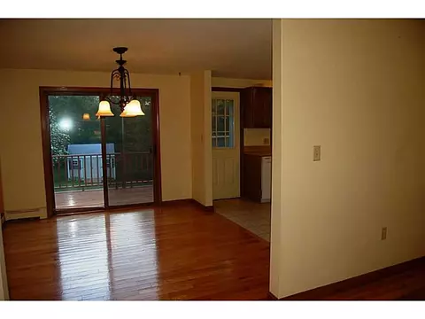 33 Arland Ct, Woonsocket, RI 02895 photo 5