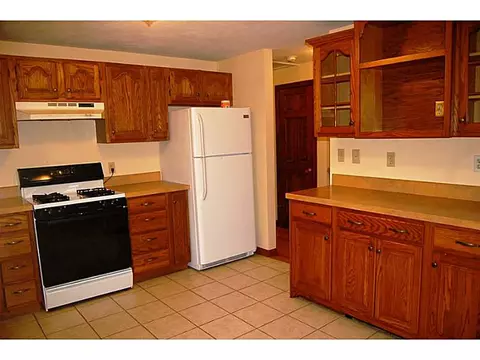 33 Arland Ct, Woonsocket, RI 02895 photo 4