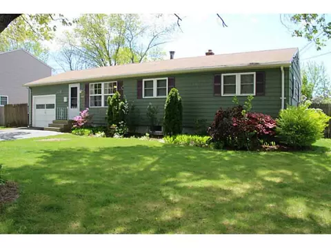 222 Asylum Rd, Warwick, RI 02886 photo 1
