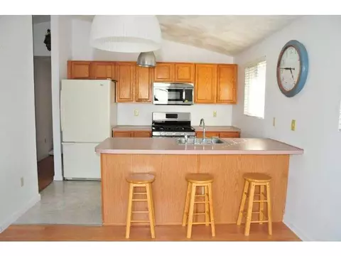 41 Emily Ln, Warwick, RI 02886 photo 2