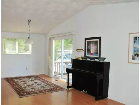 41 Emily Ln, Warwick, RI 02886 photo 4