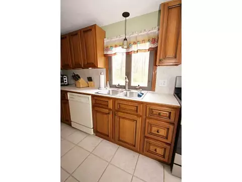 504 Douglas Hook Rd, Glocester, RI 02814 photo 8