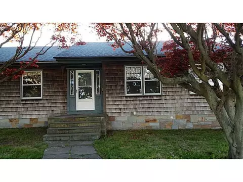 82 Tower St, Westerly, RI 02891 photo 2