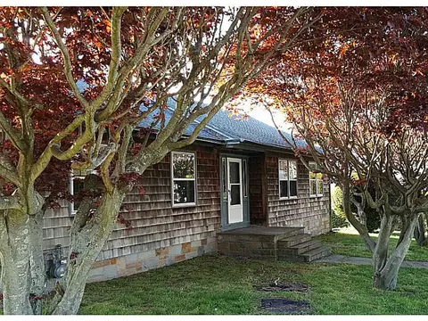 82 Tower St, Westerly, RI 02891 photo 1