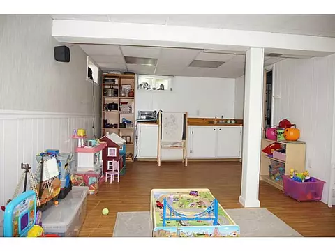 75 Hardwick St, Warwick, RI 02889 photo 20