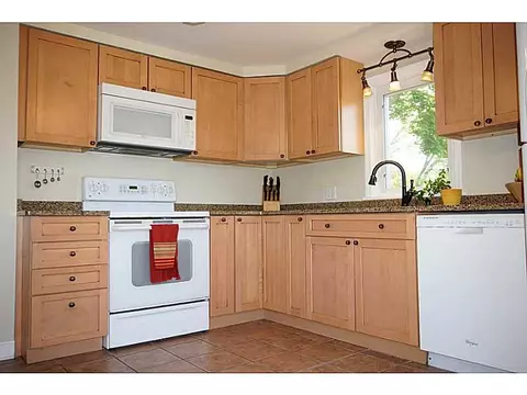 75 Hardwick St, Warwick, RI 02889 photo 7