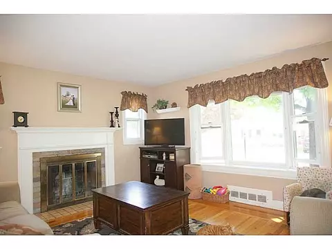 75 Hardwick St, Warwick, RI 02889 photo 6