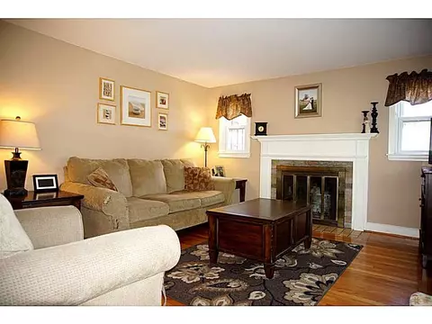 75 Hardwick St, Warwick, RI 02889 photo 4
