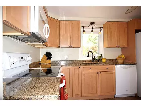 75 Hardwick St, Warwick, RI 02889 photo 9