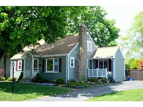 75 Hardwick St, Warwick, RI 02889 photo 2
