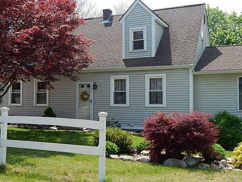 9 Brookview Ct, Westerly, RI 02891 photo 2
