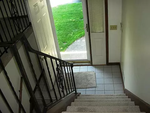 55 Grimshaw Pl, Warwick, RI 02889 photo 3