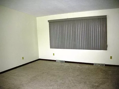 55 Grimshaw Pl, Warwick, RI 02889 photo 5