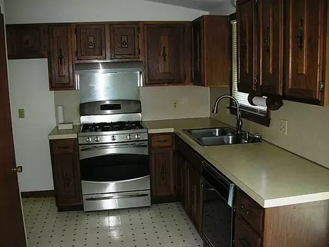 55 Grimshaw Pl, Warwick, RI 02889 photo 9
