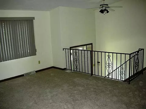 55 Grimshaw Pl, Warwick, RI 02889 photo 4