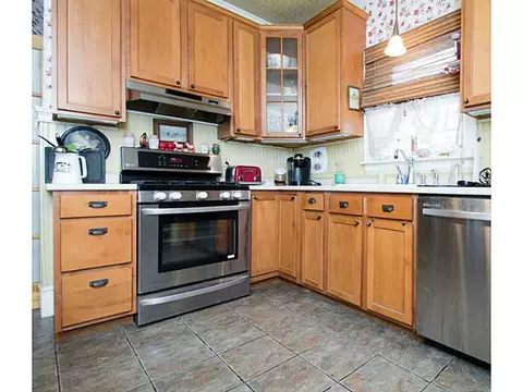 419 Prospect St, Woonsocket, RI 02895 photo 7