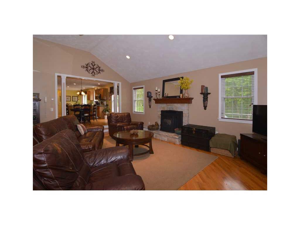 29 Alberta St, Hope, RI 02831 photo 2