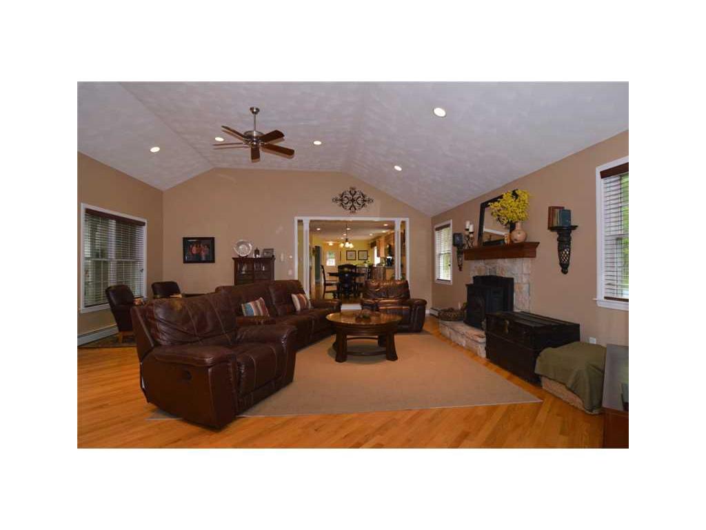 29 Alberta St, Hope, RI 02831 photo 4