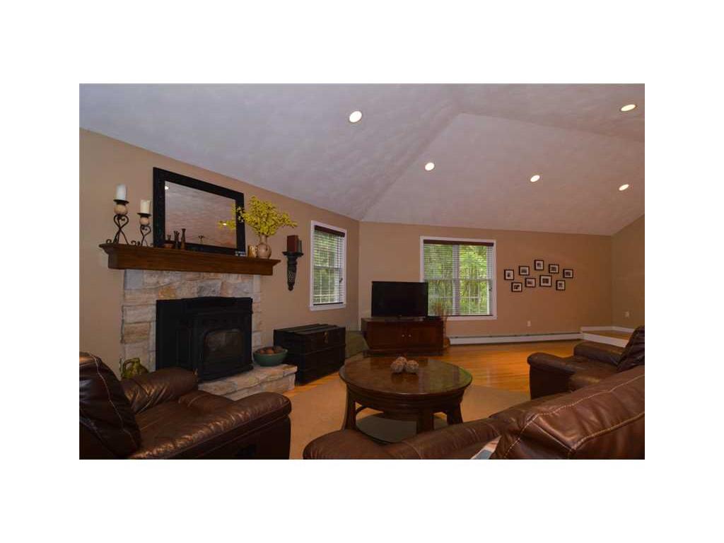 29 Alberta St, Hope, RI 02831 photo 3