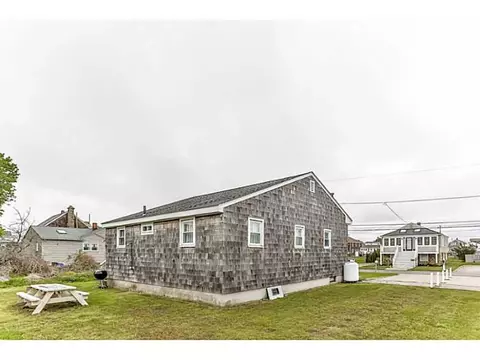 14 Uzzi Ave, Westerly, RI 02891 photo 17