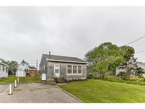 14 Uzzi Ave, Westerly, RI 02891 photo 2