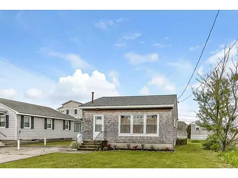 14 Uzzi Ave, Westerly, RI 02891 photo 1