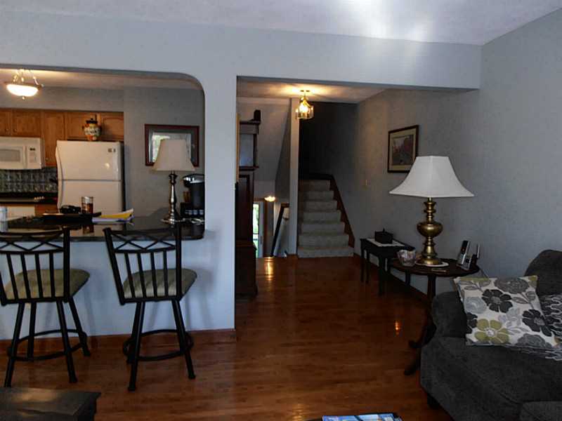 502 Brookhaven Ln, Woonsocket, RI 02895 photo 4