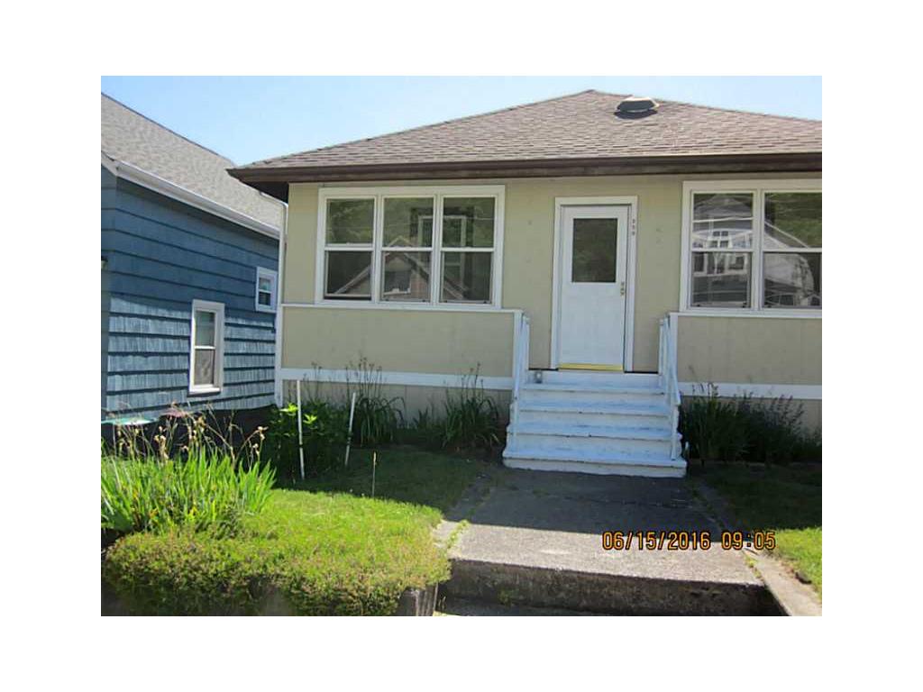 226 Joffre Ave, Woonsocket, RI 02895 photo 3