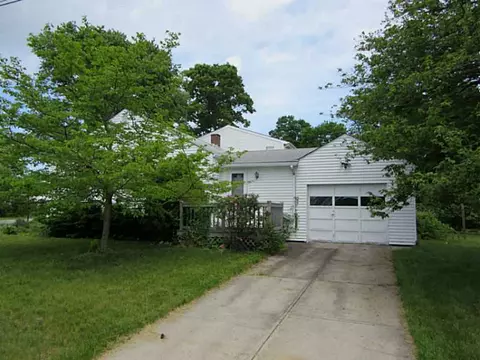 30 Aurora Dr, Warwick, RI 02889 photo 3