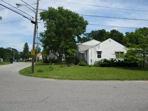 30 Aurora Dr, Warwick, RI 02889 photo 4