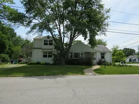 30 Aurora Dr, Warwick, RI 02889 photo 2