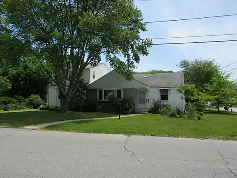 30 Aurora Dr, Warwick, RI 02889 photo 1