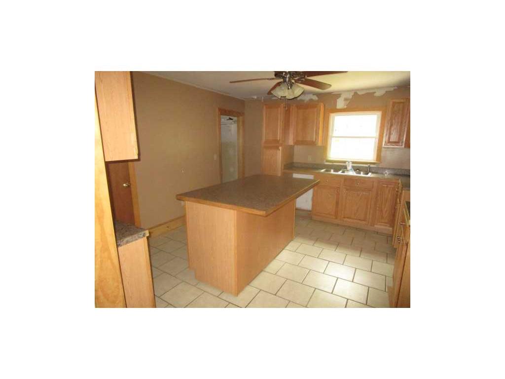 162 Thomas St, Woonsocket, RI 02895 photo 4