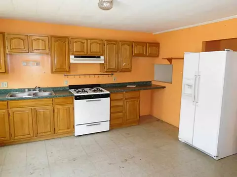 32 Bentley St, Woonsocket, RI 02895 photo 10