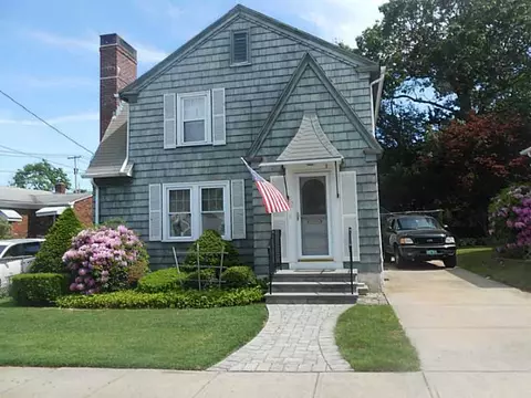 12 Mayfair Rd, Warwick, RI 02888 photo 1