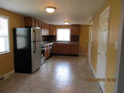 729 Elm St, Woonsocket, RI 02895 photo 3