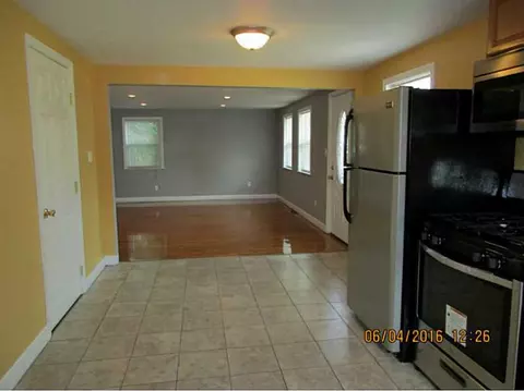 729 Elm St, Woonsocket, RI 02895 photo 4